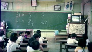 小学校で左側通行を教える