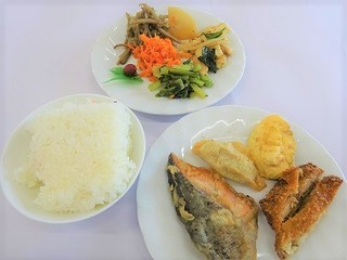 うちなー弁当（大）盛り付け後