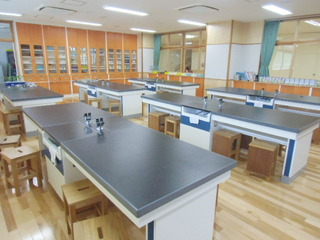 理科室（椅子、机）