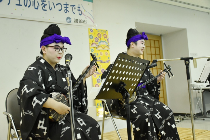 三線の披露