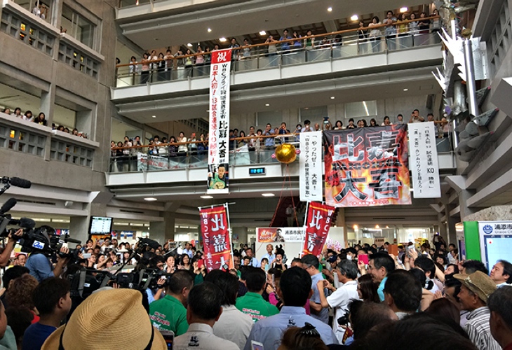 盛り上がる市民