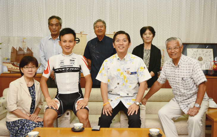 内間康平選手、市長表敬