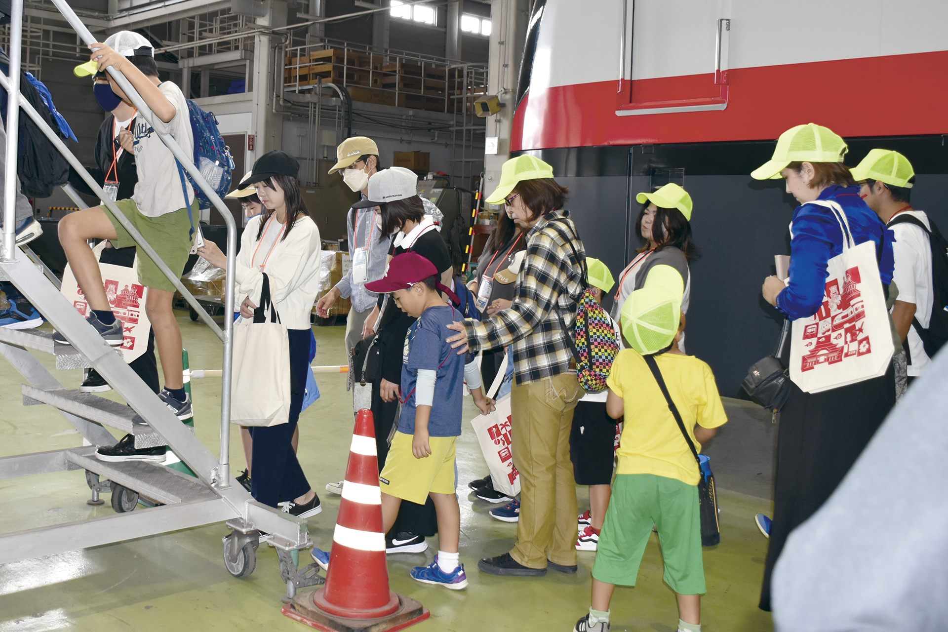 車両基地見学の様子03