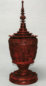朱漆人物花文堆起漆供物器 （ミャンマー・シャン族）
