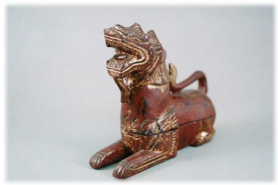 朱漆金彩獅子形容器